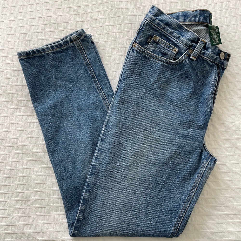 LAUREN RALPH LAUREN - vintage style relaxed-fit jeans in a medium wash. Size 8